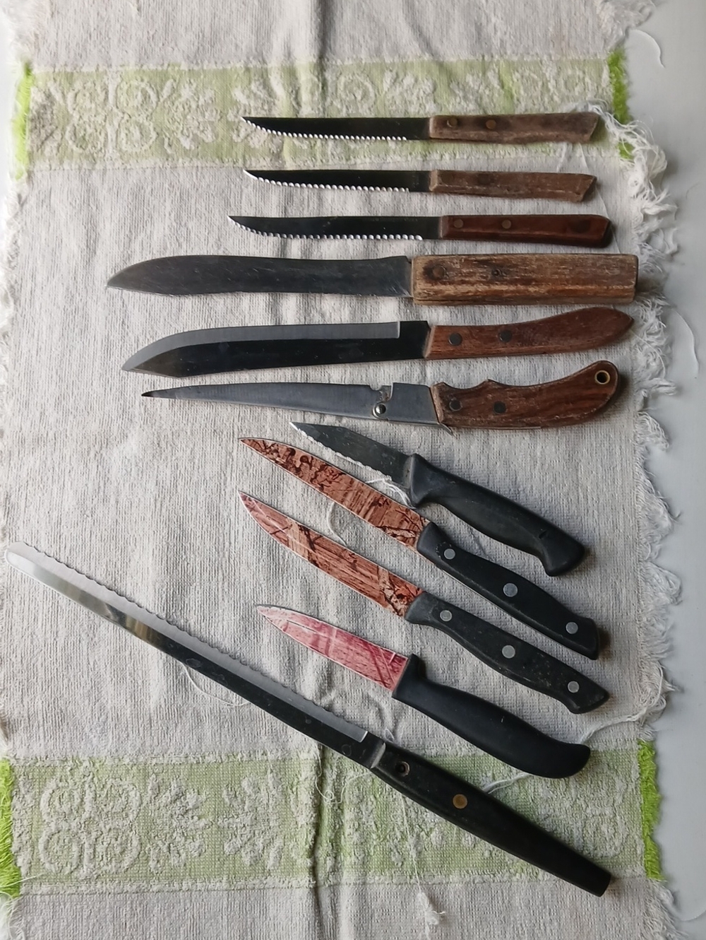 Assorted Kitchen Knife Set with Wood and Black Handles